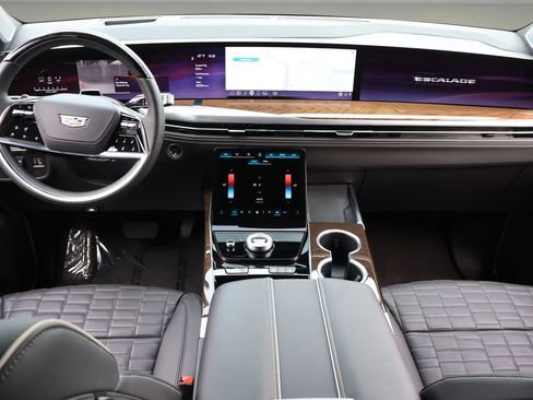 Certified 2026 Cadillac Escalade ESV Platinum Sport w/ LPO, Floor Liner Package AWD/4WD image 16