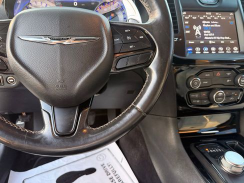 Used 2018 Chrysler 300 S RWD image 19