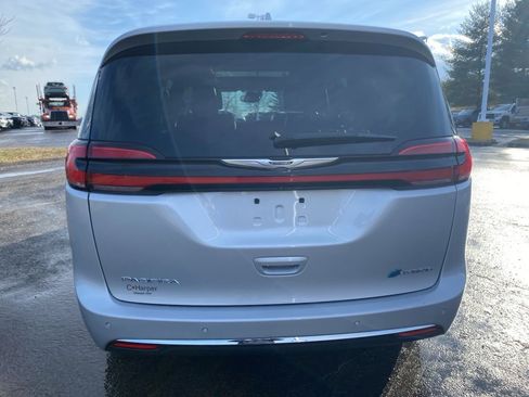 Used 2022 Chrysler Pacifica Limited image 4