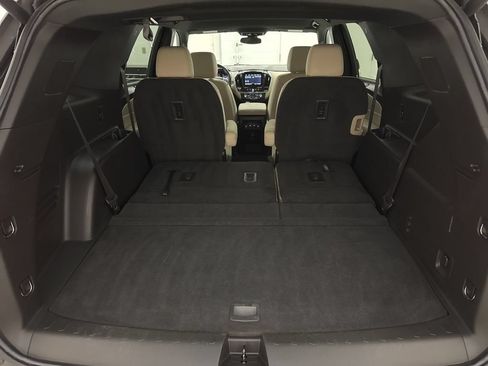 Used 2023 Chevrolet Traverse LT w/ LPO, Cargo Package AWD/4WD image 15