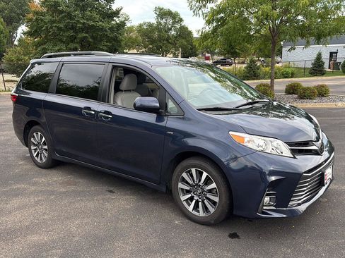 Used 2018 Toyota Sienna XLE Premium w/ Carpet Mat Package AWD/4WD image 6