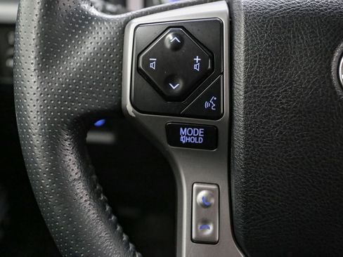 Used 2022 Toyota 4Runner Limited AWD/4WD image 34