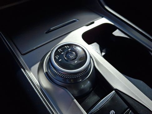 Used 2023 Ford Explorer XLT image 15