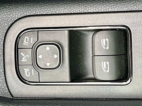 Used 2025 Mercedes-Benz Sprinter 2500 image 39