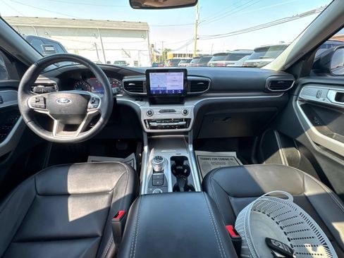 Used 2023 Ford Explorer XLT w/ Equipment Group 202A AWD/4WD image 28