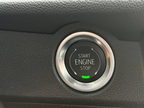 Used 2025 Chevrolet Traverse LT FWD image 25