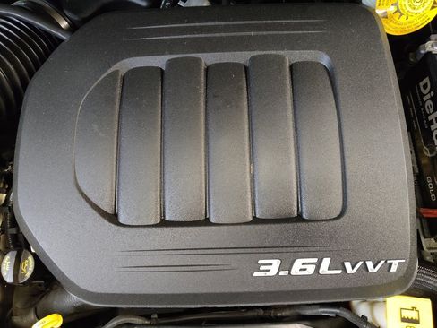 Used 2016 Dodge Grand Caravan SXT FWD image 30