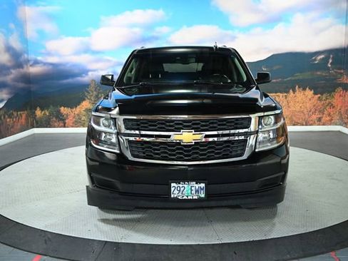 Used 2018 Chevrolet Suburban LT image 2