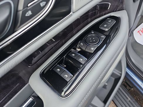 Used 2019 Lincoln Navigator Reserve w/ Cargo Package AWD/4WD image 12
