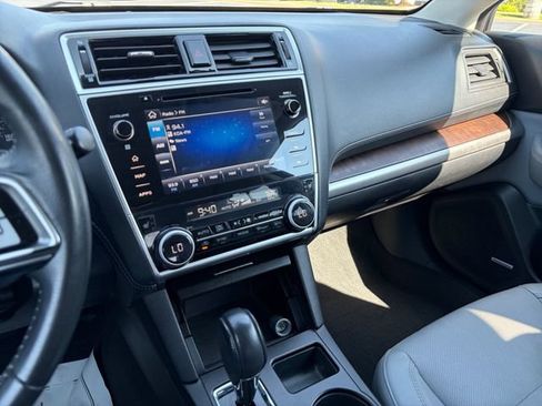 Used 2018 Subaru Outback 3.6R Limited AWD/4WD image 12