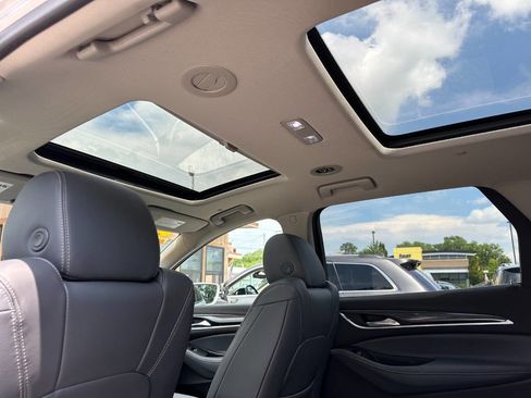 Used 2019 Buick Enclave Essence image 14