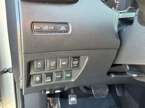 Used 2017 Nissan Rogue SV w/ SV Premium Package image 15