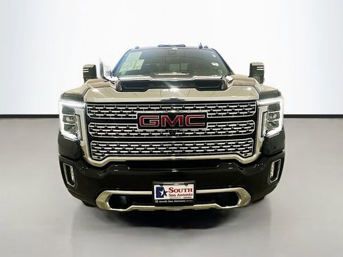 Used 2021 GMC Sierra 2500 Denali w/ Denali Black Diamond Edition AWD/4WD image 2