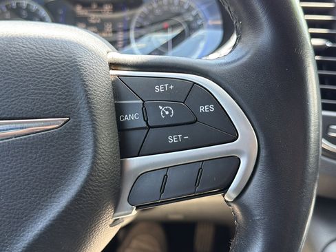 Used 2015 Chrysler 200 Limited w/ Convenience Group FWD image 19