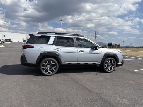 New 2026 Subaru Outback Touring XT image 8