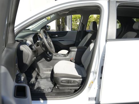 Used 2023 Chevrolet Equinox LS w/ LS Convenience Package AWD/4WD image 19