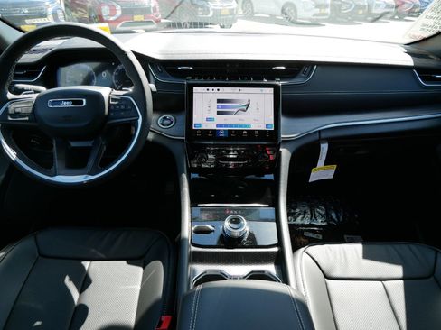 New 2025 Jeep Grand Cherokee Limited w/ Luxury Tech Group II image 12