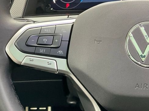 Used 2025 Volkswagen Atlas Peak Edition SE image 19