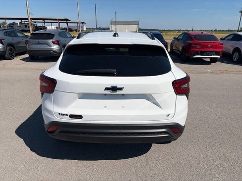 New 2026 Chevrolet Trax LT w/ Midnight Edition FWD image 5
