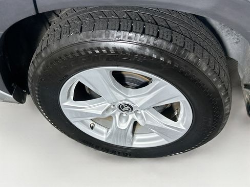 Used 2023 Toyota Highlander LE image 11