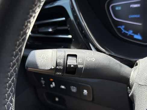 Used 2022 Kia Niro EX Premium FWD image 27