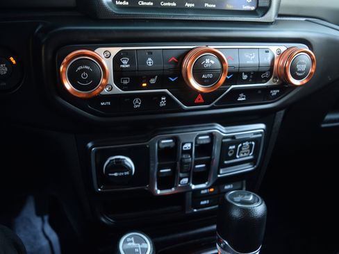 Used 2022 Jeep Wrangler Unlimited Sahara w/ Cold Weather Group image 11