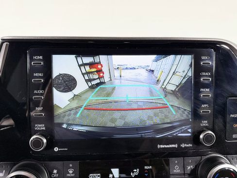 Used 2021 Toyota Highlander XLE image 70