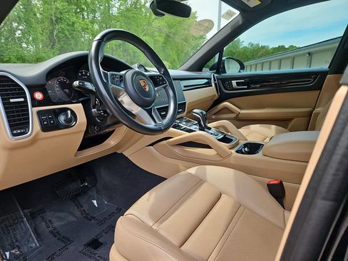 Certified 2023 Porsche Cayenne Platinum Edition AWD/4WD image 4