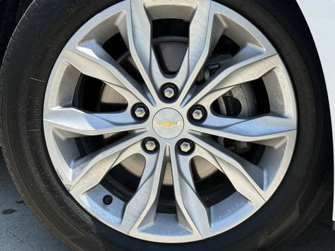 Used 2025 Chevrolet Malibu LT FWD image 9