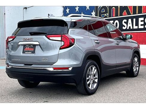 Used 2024 GMC Terrain SLT AWD/4WD image 2