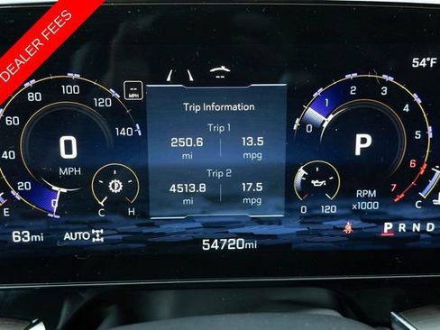 Used 2025 Chevrolet Suburban LT AWD/4WD image 3