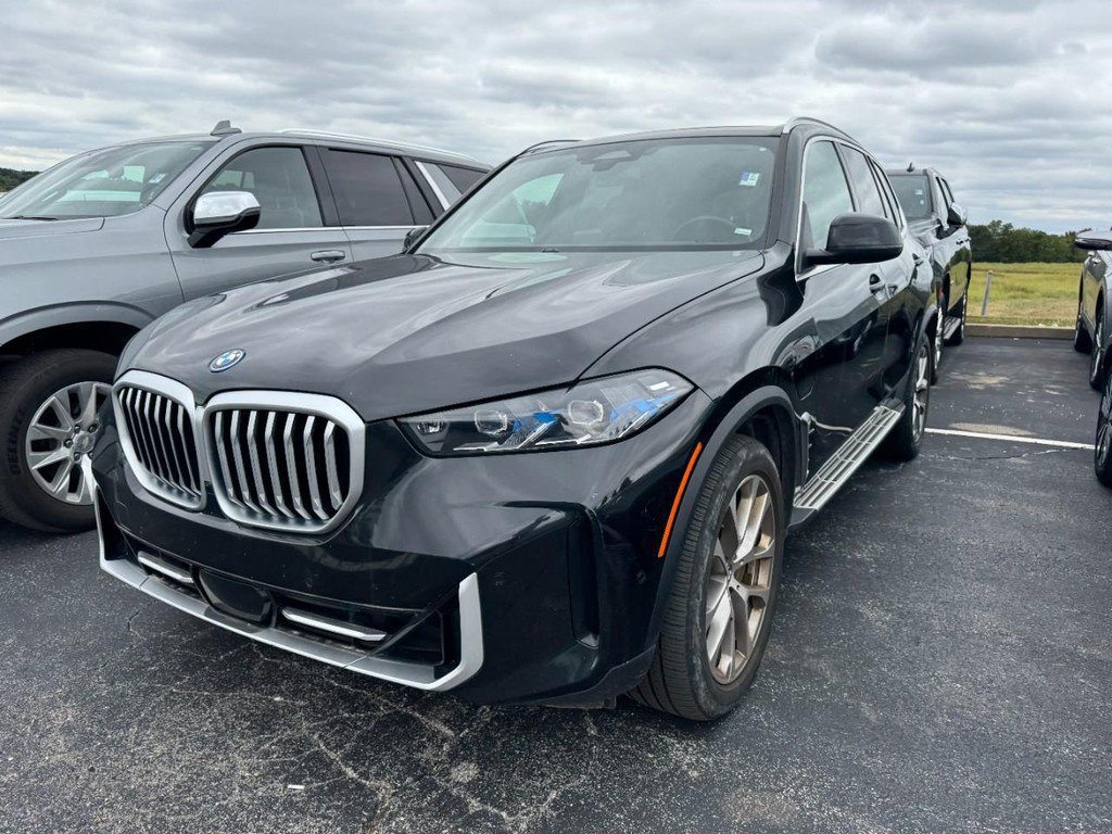 Used 2025 BMW X5 xDrive50e AWD/4WD image 3
