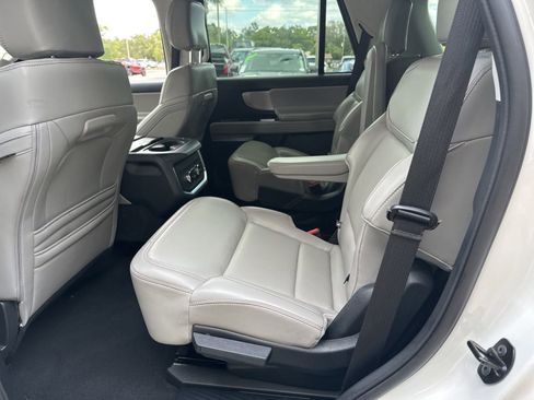 Used 2025 Ford Expedition Active AWD/4WD image 13