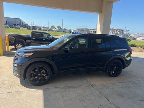 Certified 2023 Ford Explorer ST-Line w/ Class IV Trailer Tow Package image 2