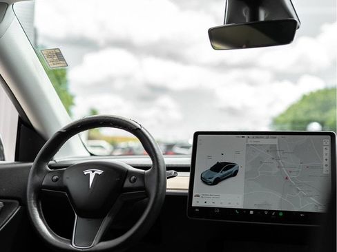 Used 2021 Tesla Model Y Long Range AWD/4WD image 5