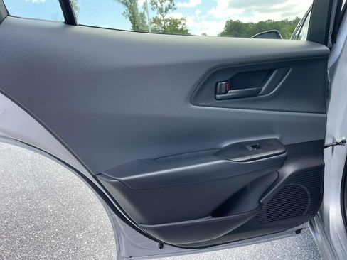 Used 2025 Toyota Prius LE FWD image 3