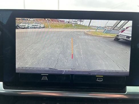 Used 2022 Chevrolet Silverado 1500 LT w/ Z71 Off-Road Package image 30