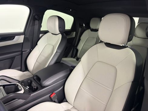 Certified 2025 Porsche Cayenne Coupe AWD/4WD image 5