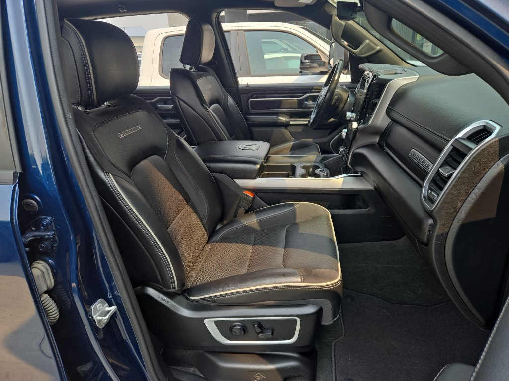 Used 2023 RAM 1500 Laramie AWD/4WD image 17