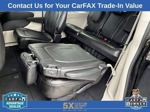 Used 2023 Chrysler Pacifica Touring-L image 31