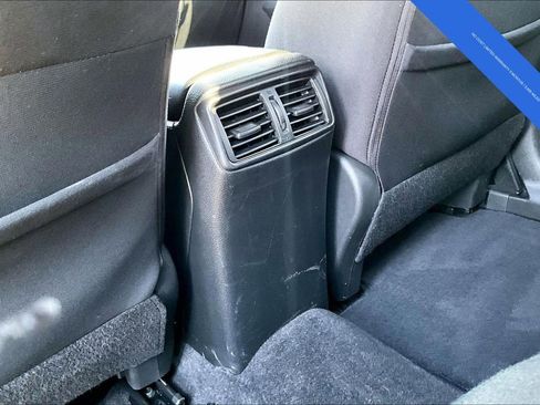 Used 2019 Nissan Rogue SV image 34