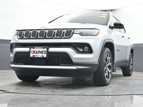 Used 2025 Jeep Compass Limited AWD/4WD image 47