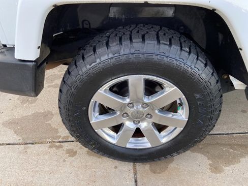 Used 2016 Jeep Wrangler Unlimited Sahara w/ Connectivity Group image 30