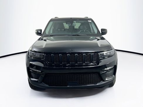 Used 2023 Jeep Grand Cherokee Limited w/ Black Appearance Package AWD/4WD image 2