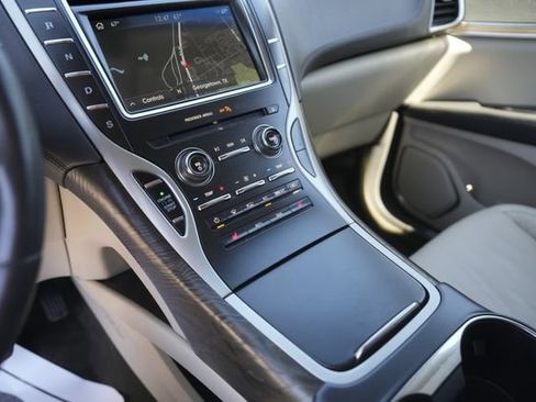 Used 2019 Lincoln Nautilus Select image 27