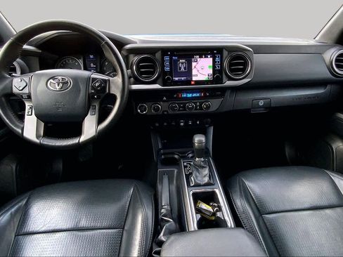 Used 2019 Toyota Tacoma TRD Sport AWD/4WD image 16