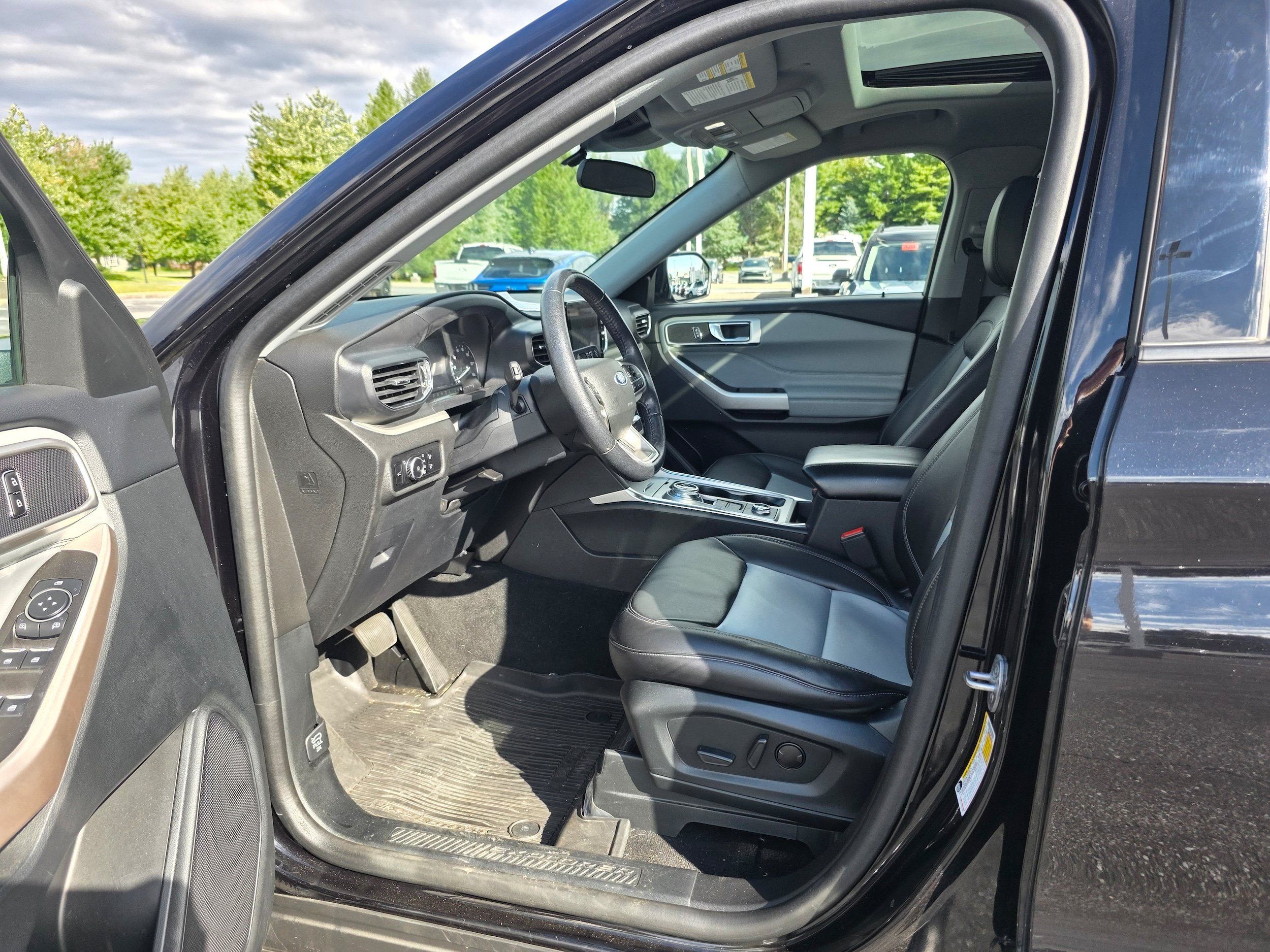 Used 2023 Ford Explorer XLT w/ Equipment Group 202A AWD/4WD image 20