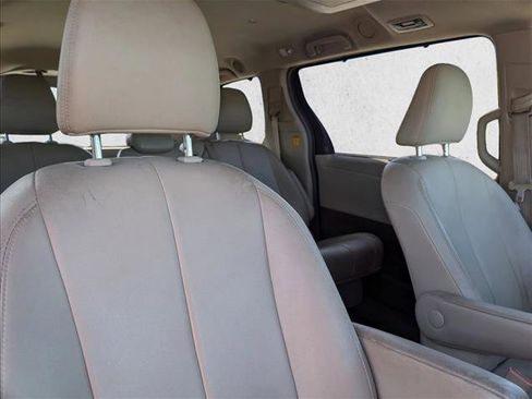 Used 2013 Toyota Sienna XLE w/ Premium Pkg FWD image 19