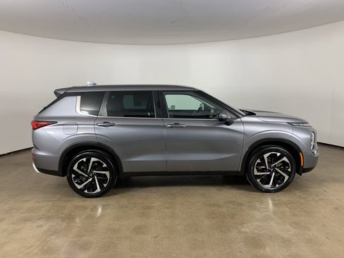 Used 2023 Mitsubishi Outlander SE image 7