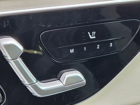 Used 2025 Mercedes-Benz GLC 300 4MATIC image 11